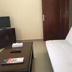 Deluxe One-Bedroom Apartment